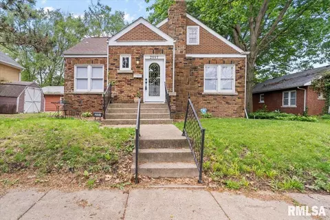 2557 S 6th St, Springfield, IL 62703 photo 3