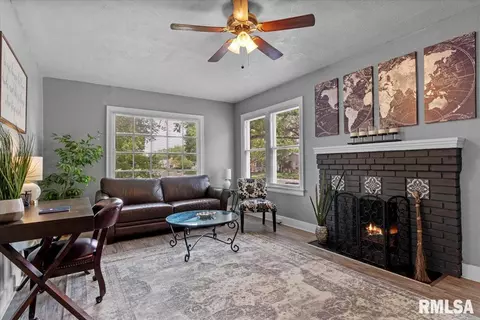 2557 S 6th St, Springfield, IL 62703 photo 4