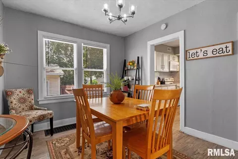 2557 S 6th St, Springfield, IL 62703 photo 9