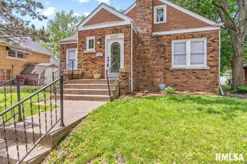 2557 S 6th St, Springfield, IL 62703