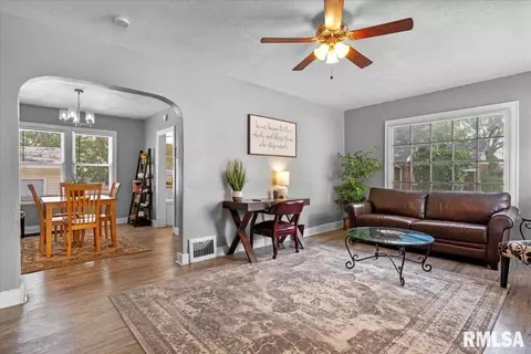 2557 S 6th St, Springfield, IL 62703 photo 8