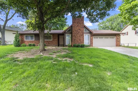 5 Nino Dr, Sherman, IL 62684