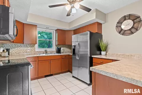 25 Claymont Ct, Springfield, IL 62704 photo 9