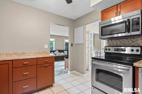 25 Claymont Ct, Springfield, IL 62704 photo 10