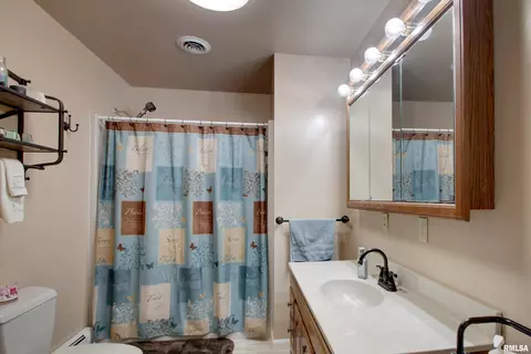 130 S State St, Mendon, IL 62351 photo 11