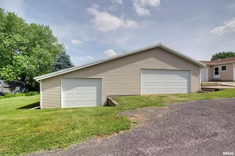 130 S State St, Mendon, IL 62351 photo 18
