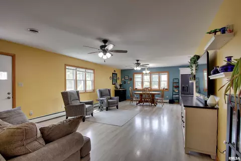 130 S State St, Mendon, IL 62351 photo 7
