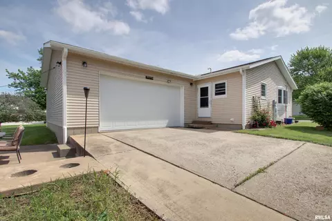 130 S State St, Mendon, IL 62351 photo 16