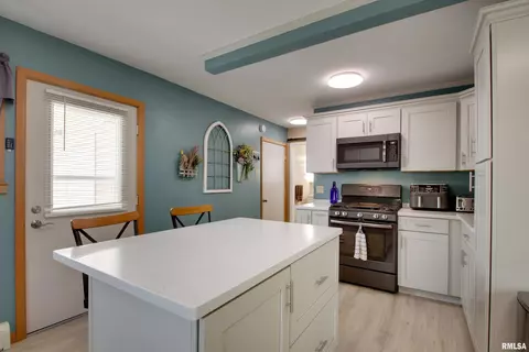 130 S State St, Mendon, IL 62351 photo 3