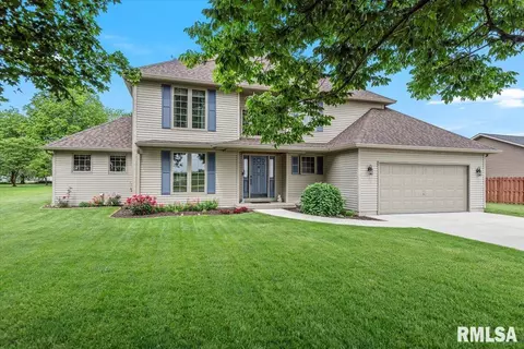 4 Henrietta St, Divernon, IL 62530