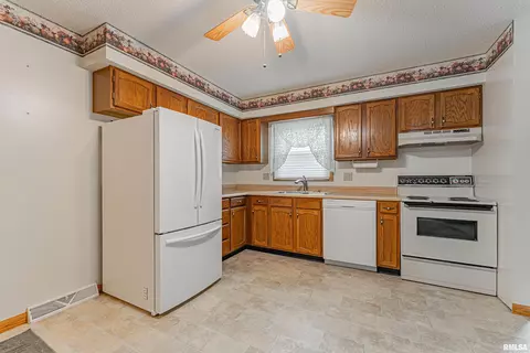 Kitchen - 133 Buckhorn Dr, Springfield, IL 62707 photo 2 of 2