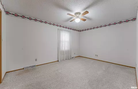 Bedroom - 133 Buckhorn Dr, Springfield, IL 62707 photo 1 of 6