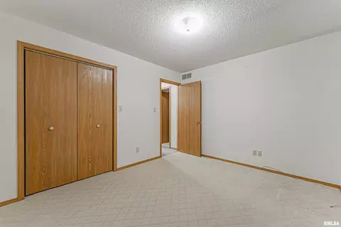 Bedroom - 133 Buckhorn Dr, Springfield, IL 62707 photo 4 of 6