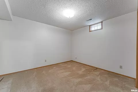 Bedroom - 133 Buckhorn Dr, Springfield, IL 62707 photo 5 of 6