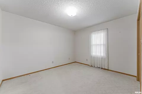 Bedroom - 133 Buckhorn Dr, Springfield, IL 62707 photo 3 of 6