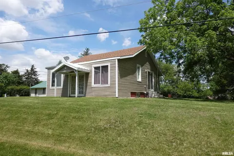 828 200th Ave, Monmouth, IL 61462