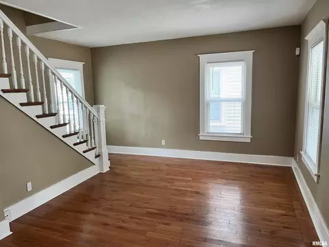 Living - 626 W Edwards St, Springfield, IL 62704 photo 2 of 2