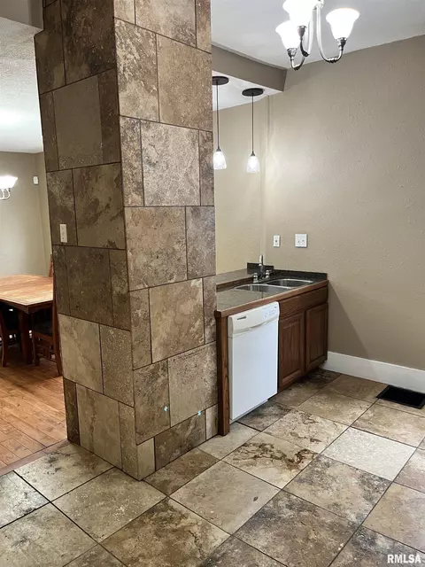 Kitchen - 626 W Edwards St, Springfield, IL 62704 photo 2 of 2