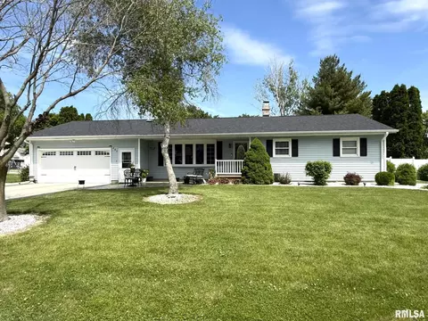 205 S Park St, Alpha, IL 61413