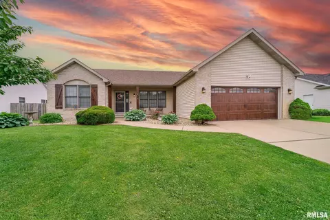 419 Brookside Glen Dr, Sherman, IL 62684