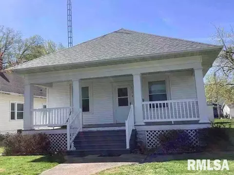618 E Union St, Nokomis, IL 62075