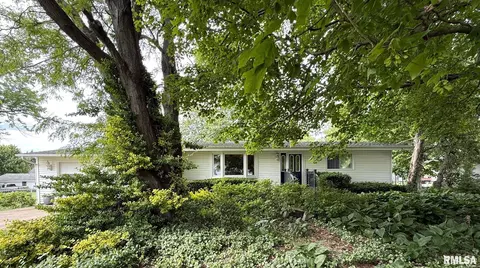 131 E Willard St, Wataga, IL 61488