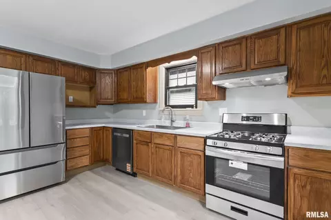 Kitchen - 2352 E Converse Ave, Springfield, IL 62702 photo 2 of 2