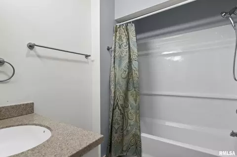 Bath - 2352 E Converse Ave, Springfield, IL 62702 photo 2 of 2