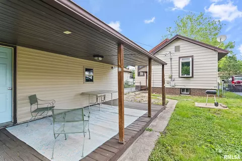 Exterior - 2352 E Converse Ave, Springfield, IL 62702 photo 3 of 4