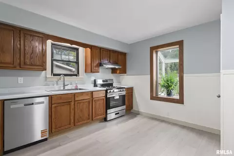 Kitchen - 2352 E Converse Ave, Springfield, IL 62702 photo 1 of 2