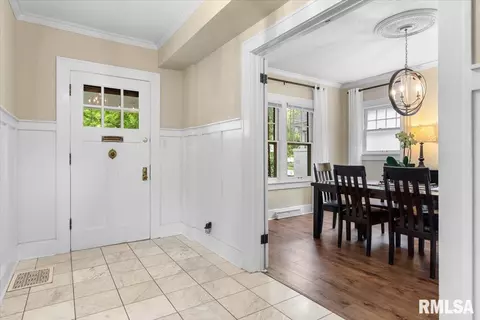 Entry Way - 1501 Dial Ct, Springfield, IL 62704 photo 2 of 3
