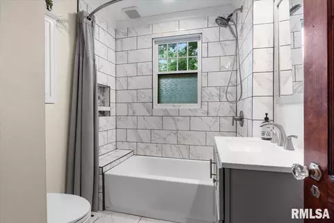 Bath - 1501 Dial Ct, Springfield, IL 62704 photo 2 of 3