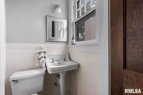 Bath - 1501 Dial Ct, Springfield, IL 62704 photo 3 of 3
