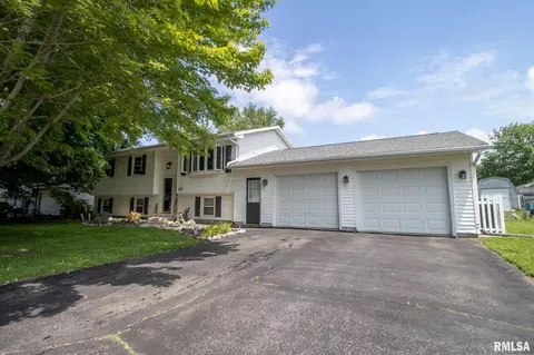857 Sunnyview Ave, Knoxville, IL 61448