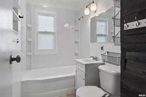 Bath - 1608 N 21st St, Springfield, IL 62702 photo 1 of 1