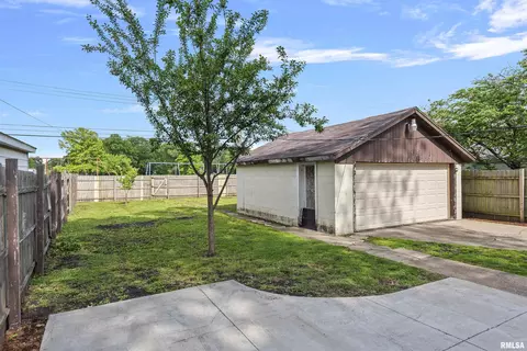 Exterior - 1608 N 21st St, Springfield, IL 62702 photo 3 of 5