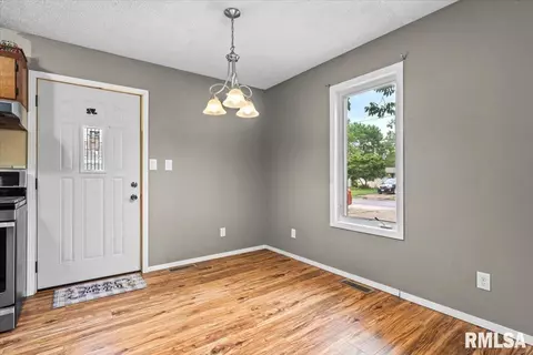 Entry Way - 2011 E Keys Ave, Springfield, IL 62702 photo 1 of 1