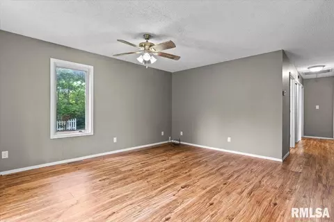Living - 2011 E Keys Ave, Springfield, IL 62702 photo 4 of 5