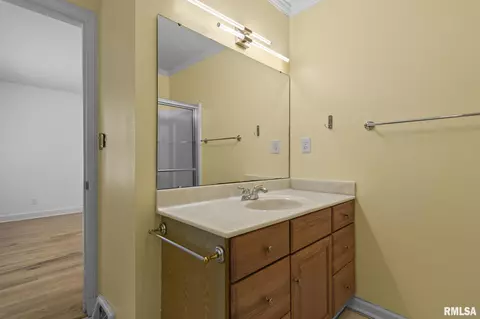 Bath - 2236 Warson Rd, Springfield, IL 62704 photo 3 of 5