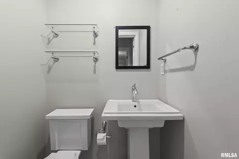 Bath - 2236 Warson Rd, Springfield, IL 62704 photo 1 of 5
