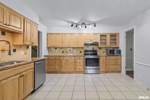 Kitchen - 2236 Warson Rd, Springfield, IL 62704 photo 1 of 3