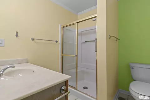 Bath - 2236 Warson Rd, Springfield, IL 62704 photo 2 of 5