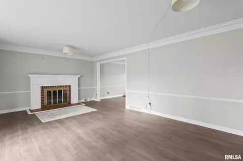 Living - 2236 Warson Rd, Springfield, IL 62704 photo 2 of 7