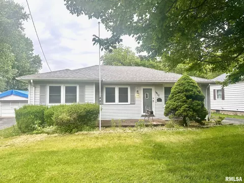 1617 S Clay Ave, South Jacksonville, IL 62650