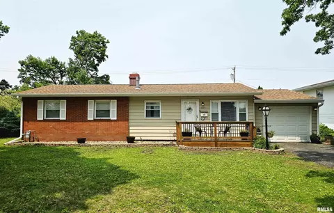 925 Parkview Rd, Galesburg, IL 61401