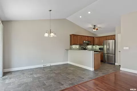104 Messina Dr, Springfield, IL 62703 photo 4