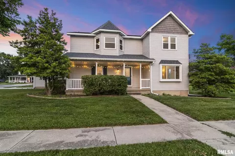 2 Charleston Ct, Chatham, IL 62629