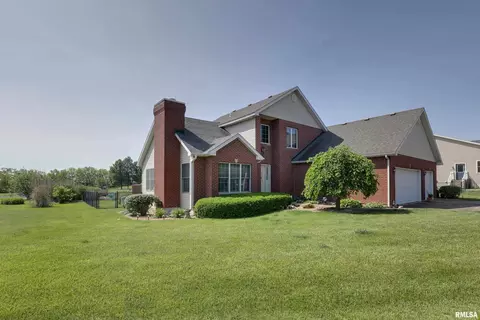 5714 Country Lake Dr N, Quincy, IL 62305