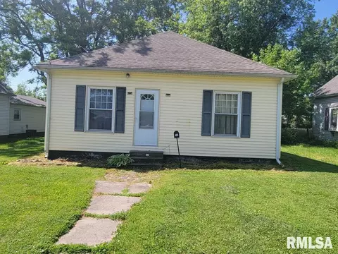 405 N Monroe St, Nokomis, IL 62075
