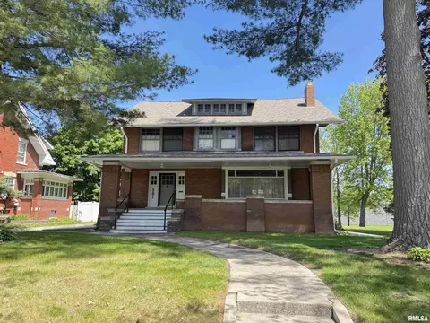 387 N Kellogg St, Galesburg, IL 61401